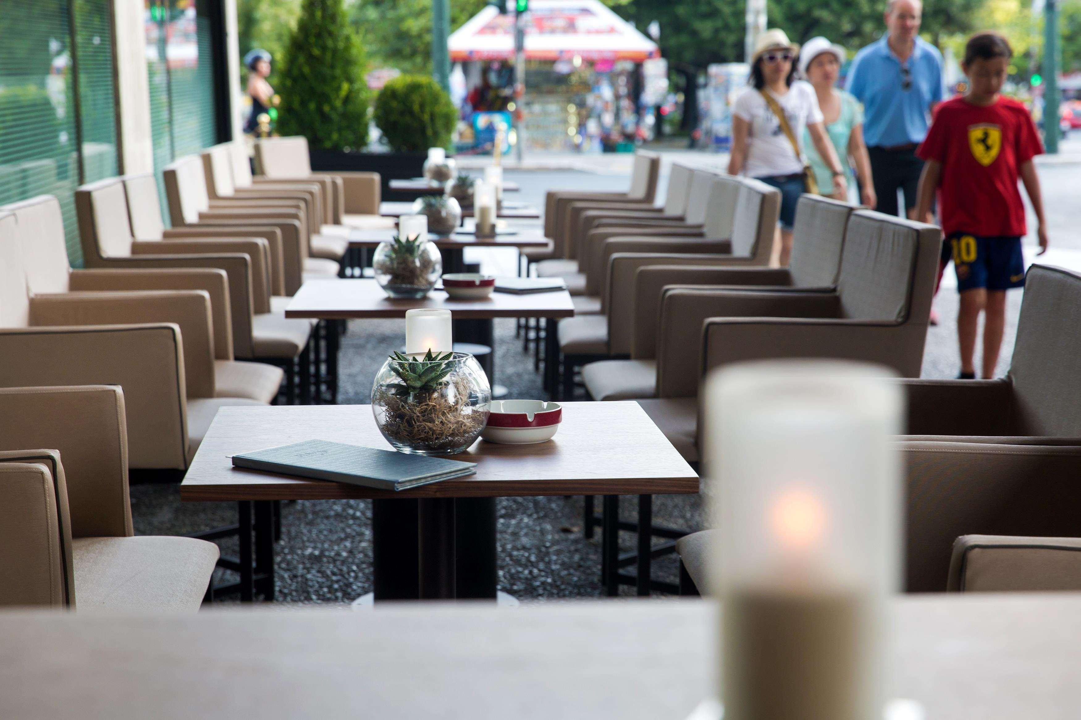 Njv 아테네 플라자 호텔 레스토랑 사진 Restaurant in the city centre
