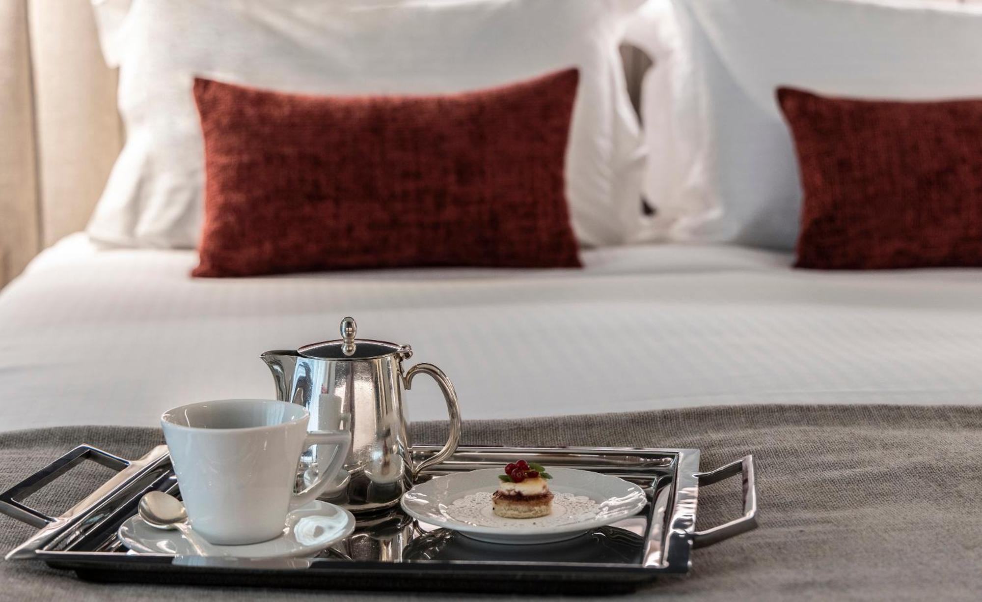 Njv 아테네 플라자 호텔 외부 사진 A tea tray
