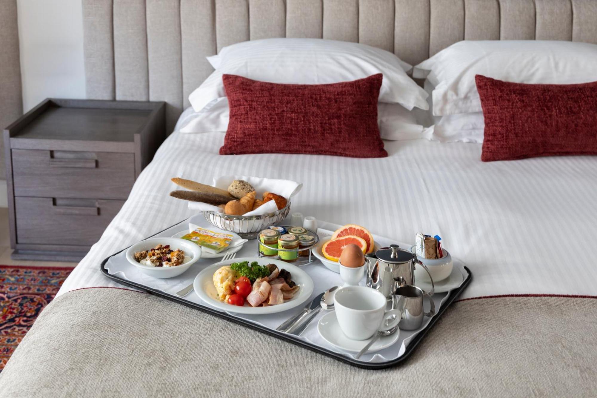 Njv 아테네 플라자 호텔 외부 사진 Room service tray