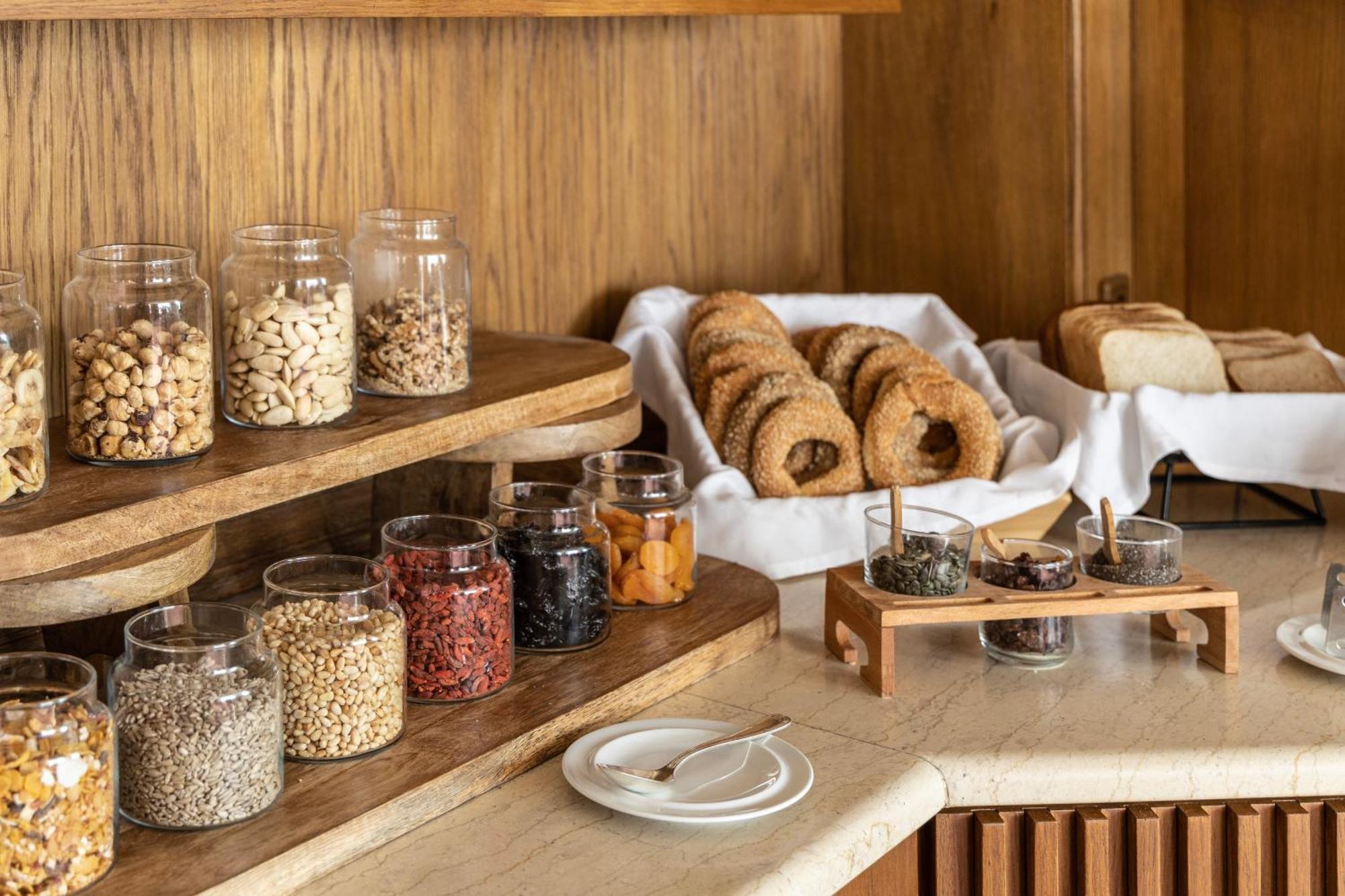 Njv 아테네 플라자 호텔 외부 사진 A breakfast buffet